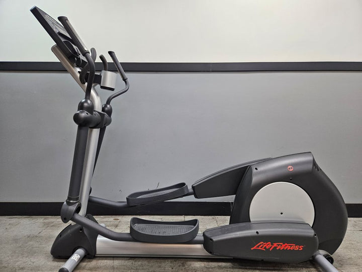 Pre-Owned Life Fitness Club Series Elliptical