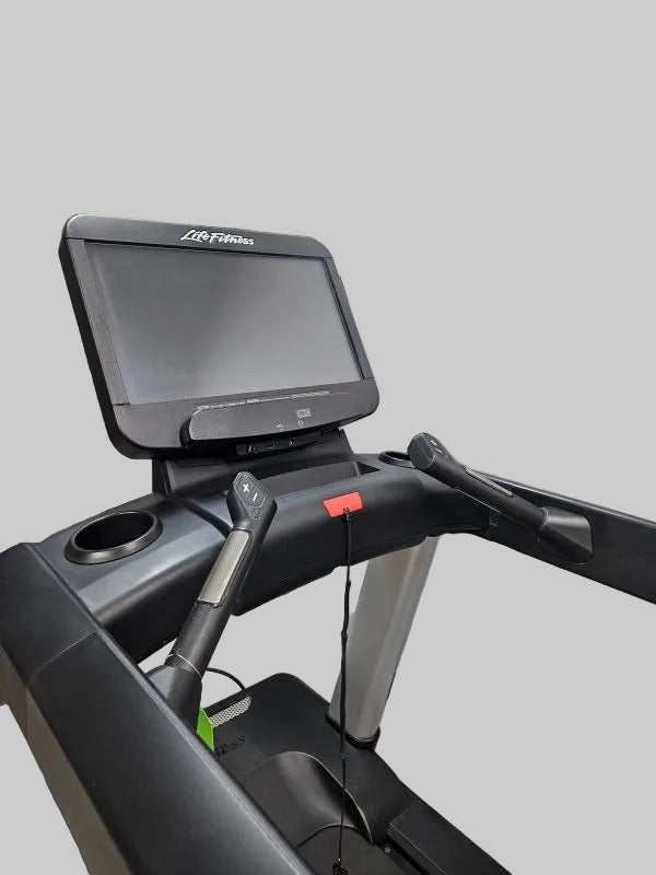 Pre-Owned Life Fitness Integrity with SE3 Touchscreen
