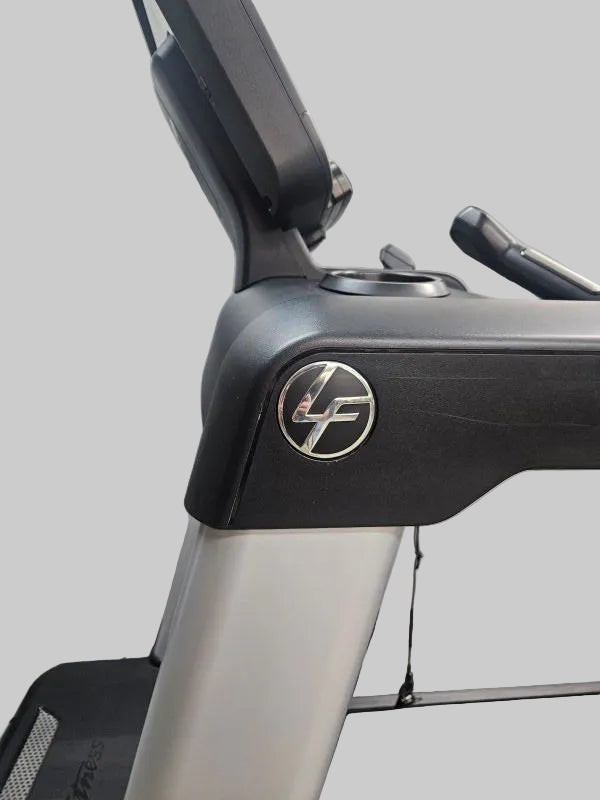 Pre-Owned Life Fitness Integrity with SE3 Touchscreen