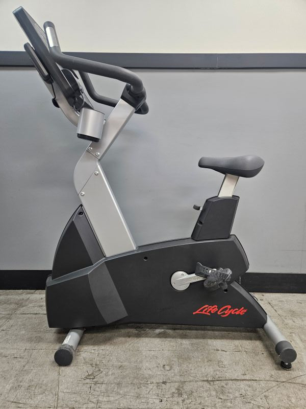 Pre-Owned Life Fitness Club Series Upright Bike