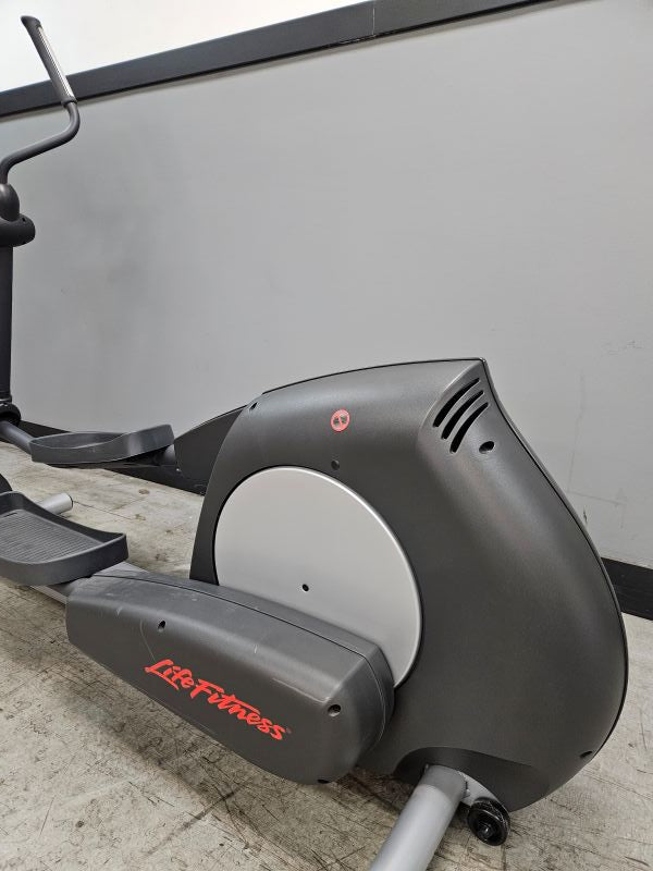 Pre-Owned Life Fitness Club Series Elliptical