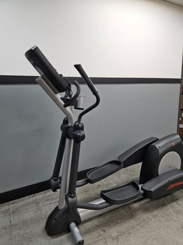 Pre-Owned Life Fitness Club Series Elliptical