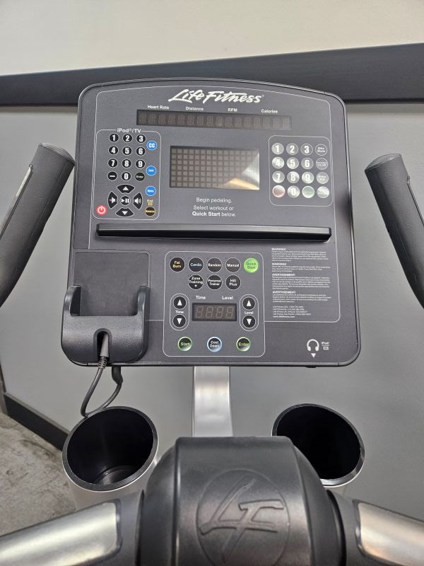 Pre-Owned Life Fitness Club Series Upright Bike