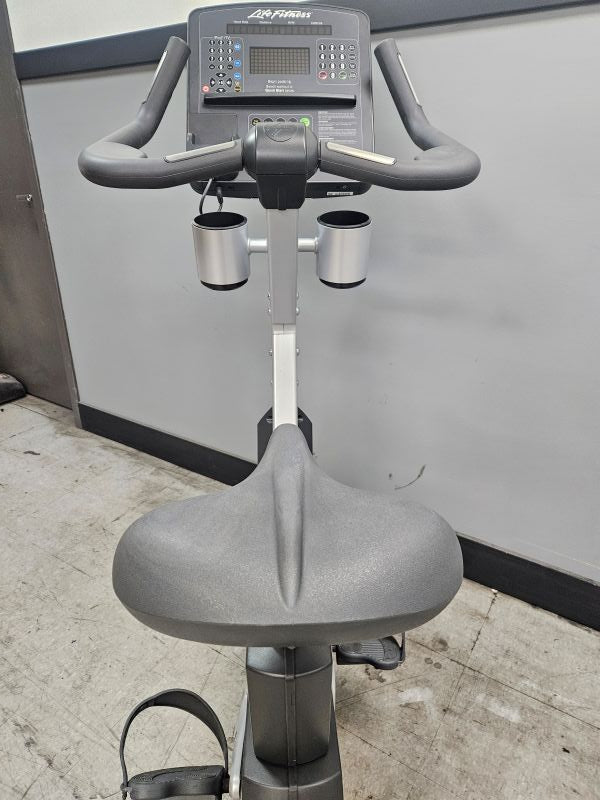 Pre-Owned Life Fitness Club Series Upright Bike