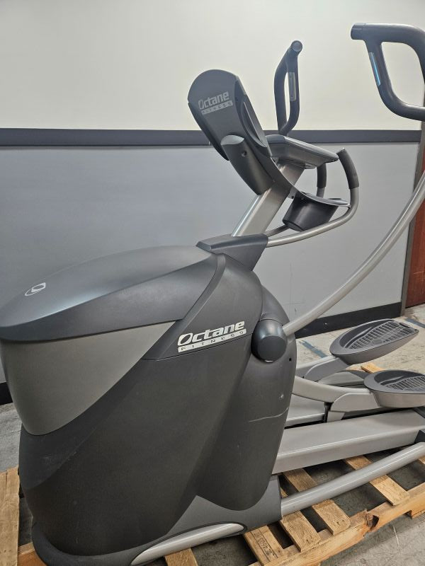 Pre-Owned Octane Q3700 Elliptical