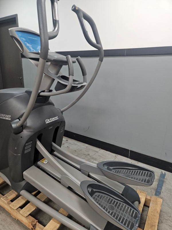 Pre-Owned Octane Q3700 Elliptical