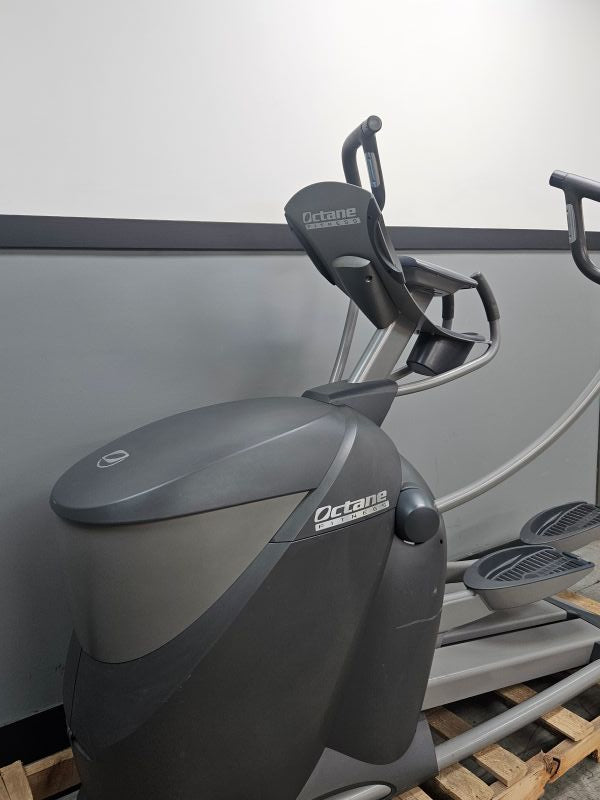 Pre-Owned Octane Pro3700 Elliptical