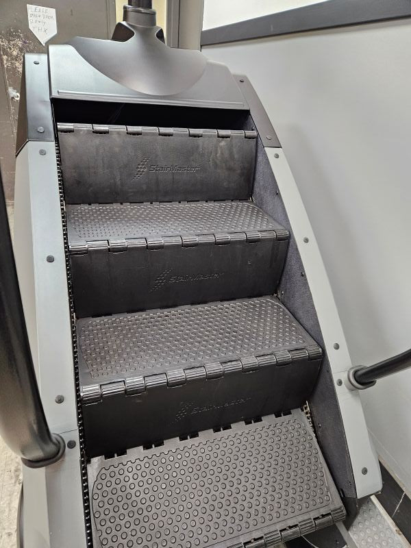 Pre-Owned Stairmaster Gauntlet Stepmill