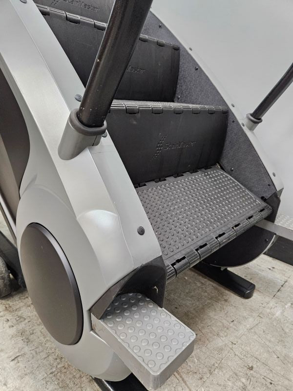 Pre-Owned Stairmaster Gauntlet Stepmill